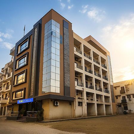 Fabhotel The Diamond Газиабад Екстериор снимка
