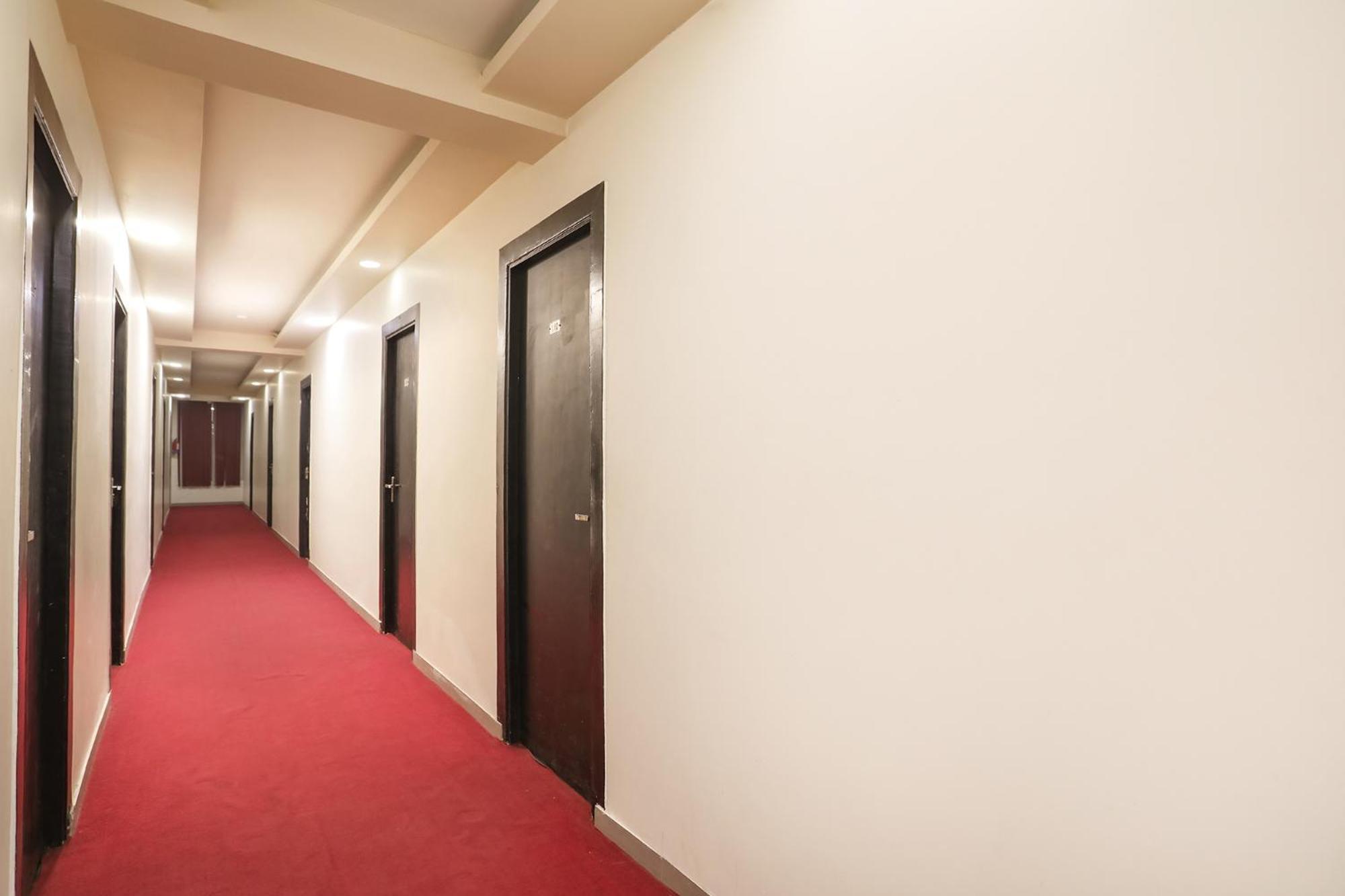 Fabhotel The Diamond Газиабад Екстериор снимка