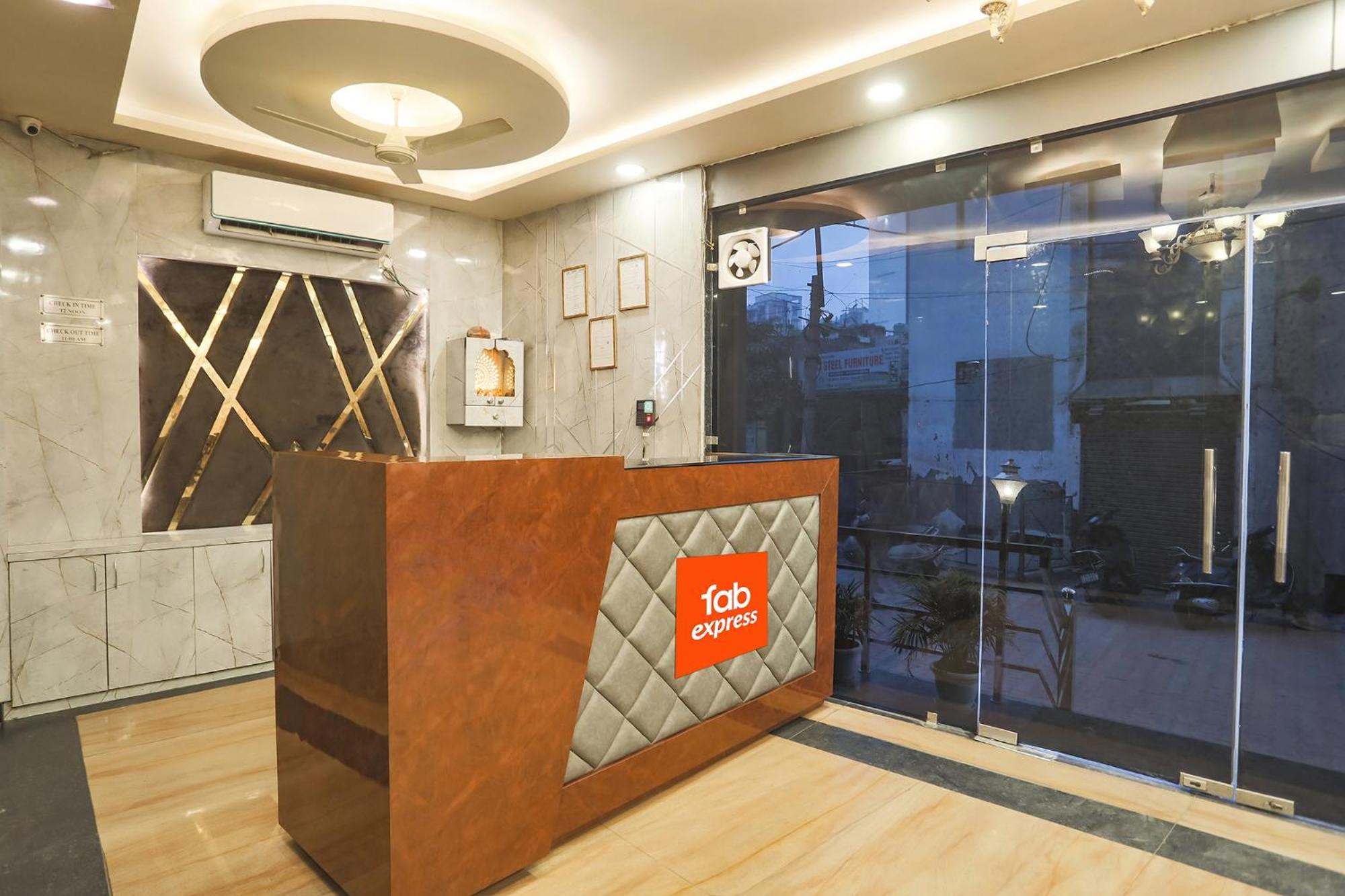 Fabhotel The Diamond Газиабад Екстериор снимка
