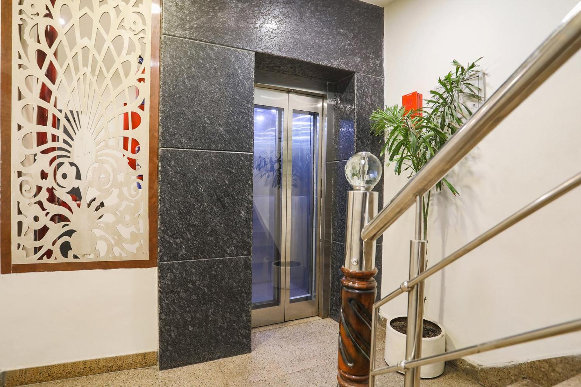 Fabhotel The Diamond Газиабад Екстериор снимка