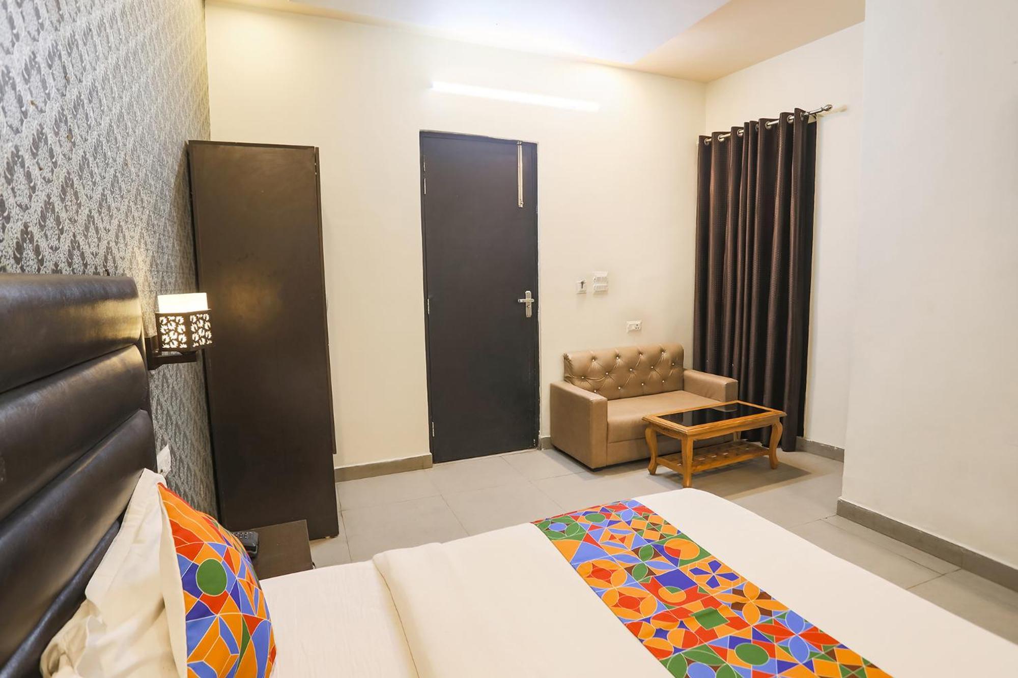 Fabhotel The Diamond Газиабад Екстериор снимка