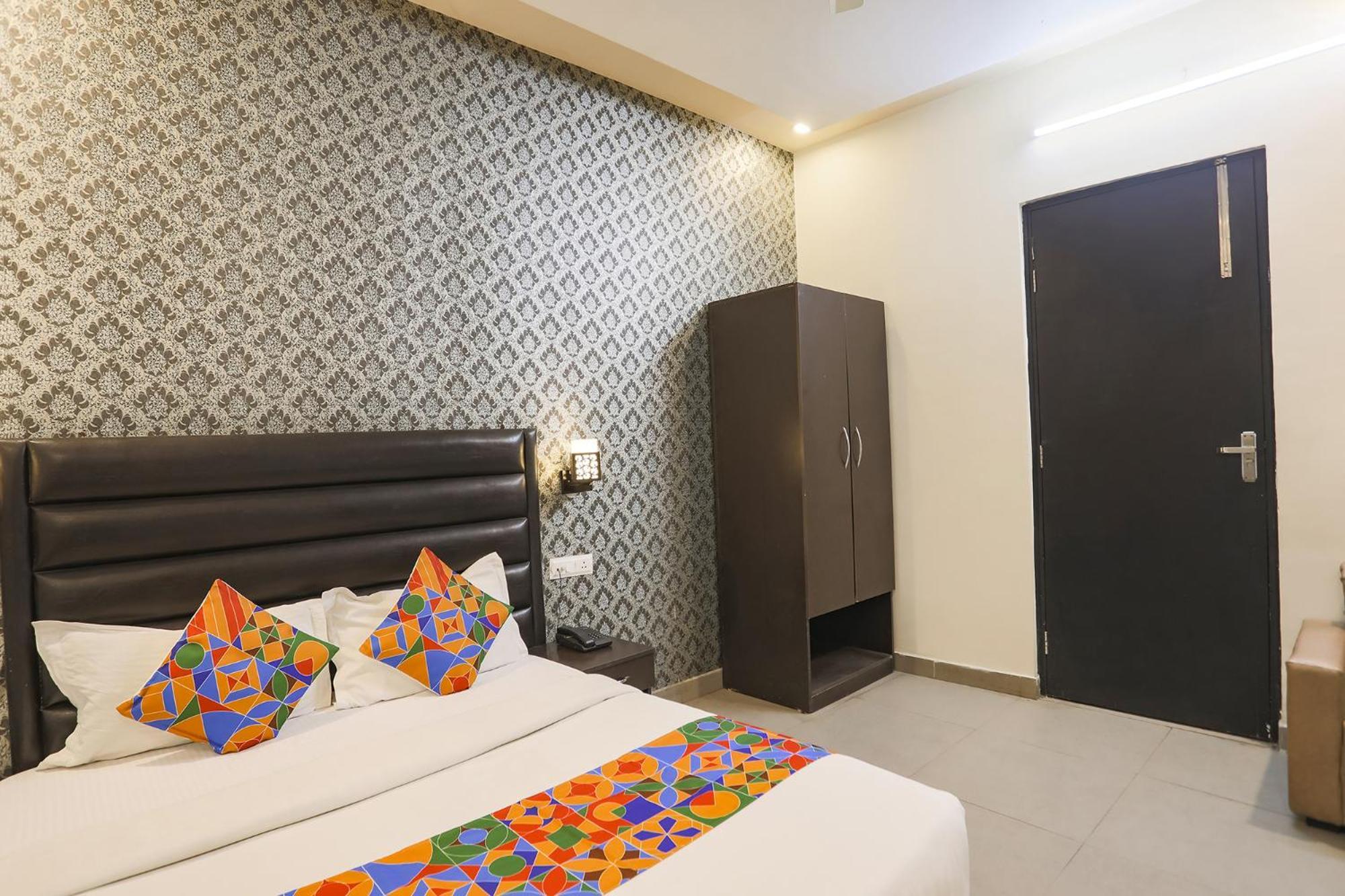 Fabhotel The Diamond Газиабад Екстериор снимка