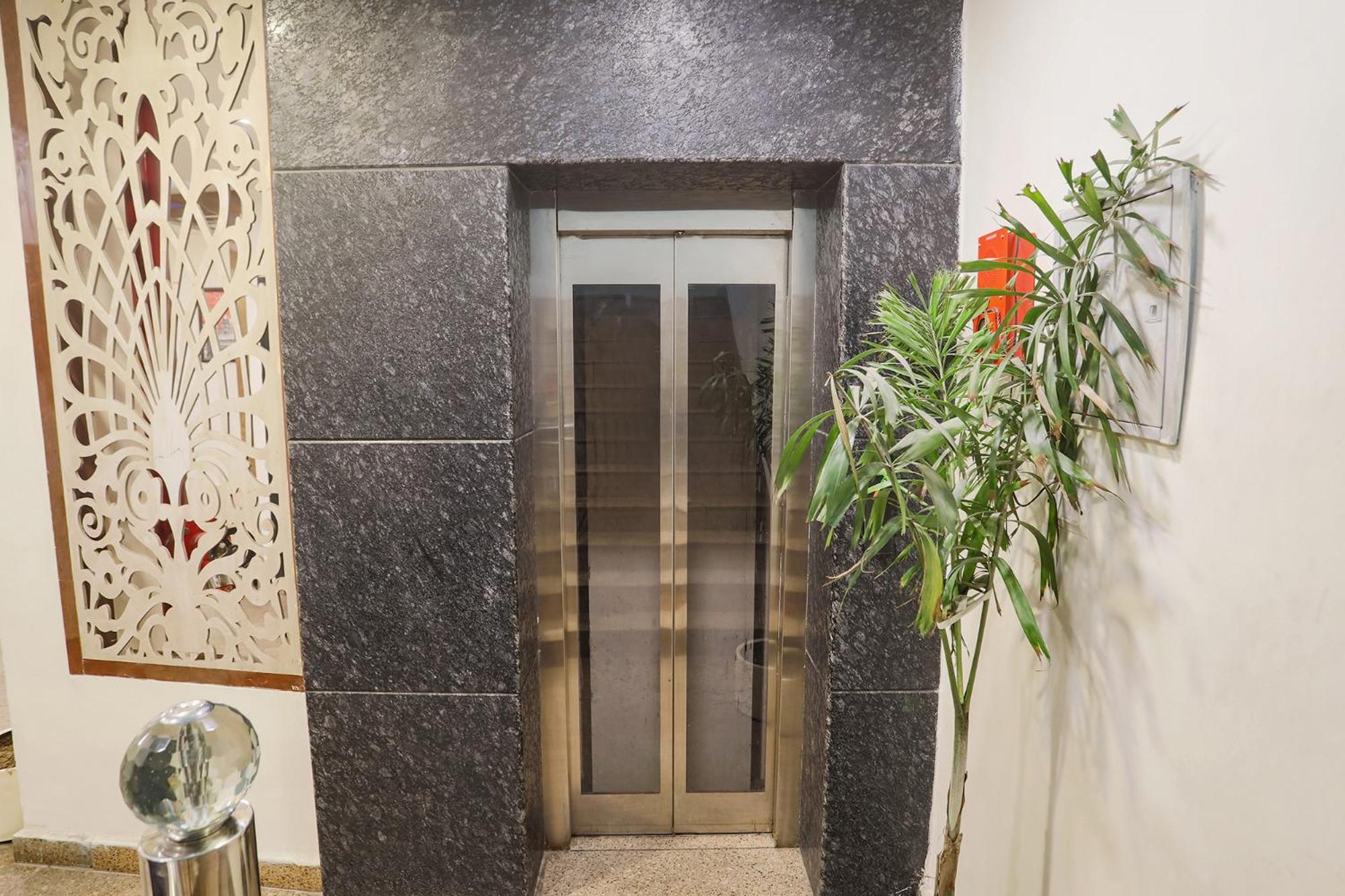 Fabhotel The Diamond Газиабад Екстериор снимка