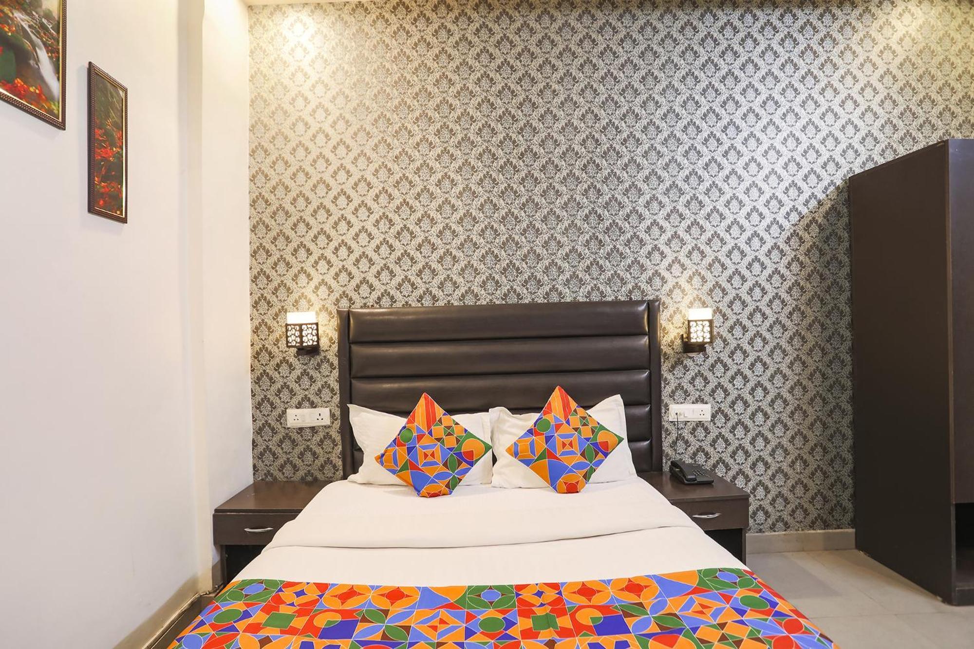 Fabhotel The Diamond Газиабад Екстериор снимка